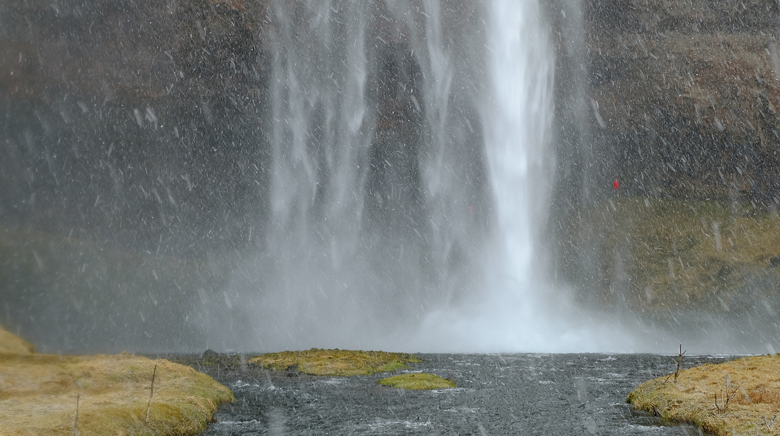 cascata-punto-rosso-01-lmm-artist-italy